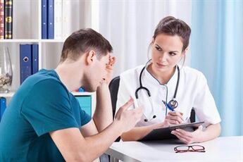 L'urologo prescrive il trattamento della prostatite